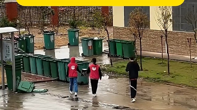 两个人都一起扔了，挺有默契，短路都短一块去了[笑cry]