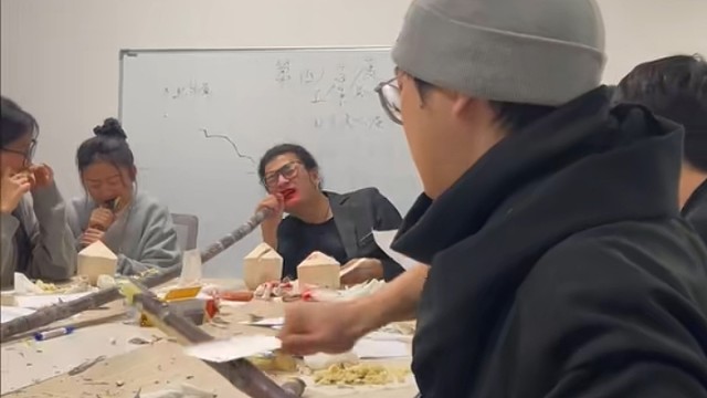 就说这个削甘蔗的水平也是有点牛啊