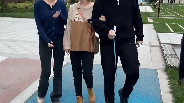 今天被一个没栓绳的咬了