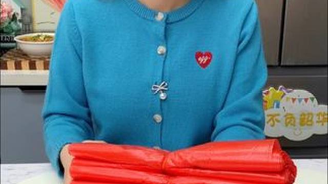 就要过年了!家家户户必备的红色喜庆塑料袋，现在卷到2块99到手60只了!质量非常好，过年装东西必备，