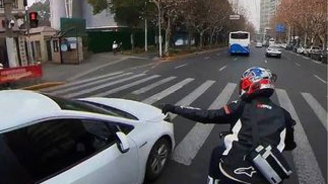 我很脆弱，不要靠近我。#机车 #道路千万条安全第一条  #宝马s1000rr #安全驾驶 #两轮