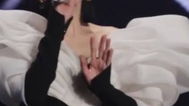 “他字字未提喜欢你 你句句都是我愿意”#张碧晨#字字句句#音乐现场#张碧晨王赫野合唱字字句句#张碧晨