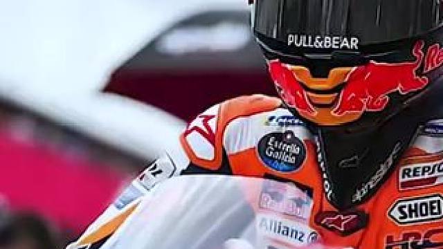 雨战最后一个弯多维反超马奎斯强势拿下比赛。 #马奎斯 #滑胎过弯 #motogp赛事 #机车控 #专