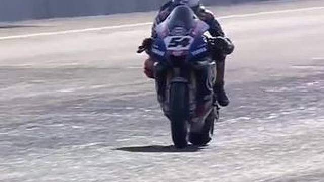 wsbk 54号拉格里奥卢 赛道版各种操作名场面！#压弯 #摩托车 #机车 #摩托车比赛 #专业动作