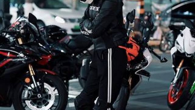 不给她拍就踮脚生气 #踮脚生气 #踮脚杀 #天天生气跺脚 #西安女骑 #西安机车街拍