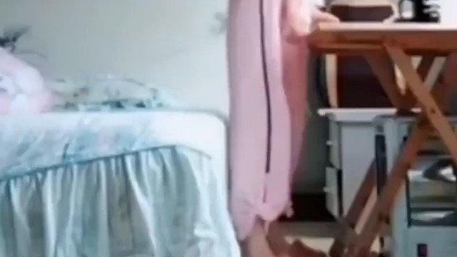 运动神经元病发病原因尚不清楚，目前医学还没有掌握到运动神经元病发病最根本的基石。