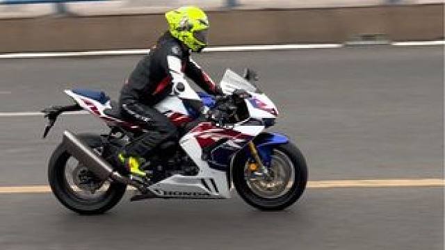 你们要看的巴滨路来啦 今天好多好多450RR 还有第一次拍到本田CBR1000RRRSP30周年纪念