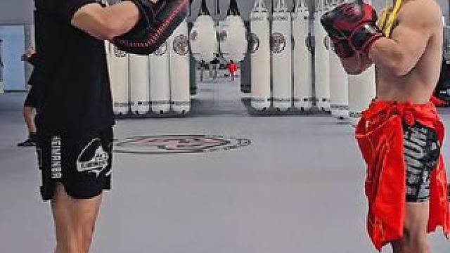 徒儿们退至为师身后！靶师小鲜肉