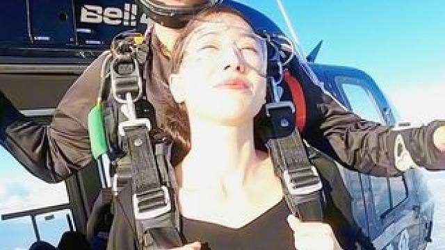 一个人勇敢的时候，你会发现，对方浑身上下闪烁着耀眼的光芒，就像一个闪闪的光体，让人忍不住的羡慕再羡慕