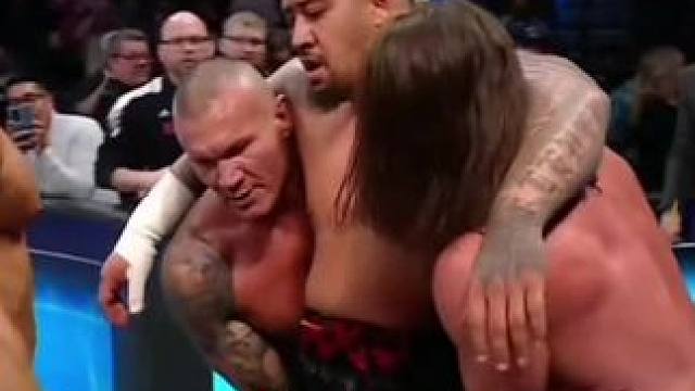 WWE门神被爆桌#摔角比赛