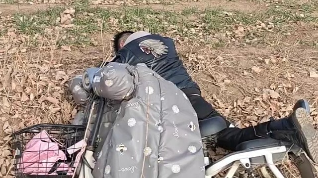 真是一个被窝里睡不出两样人来[捂脸]