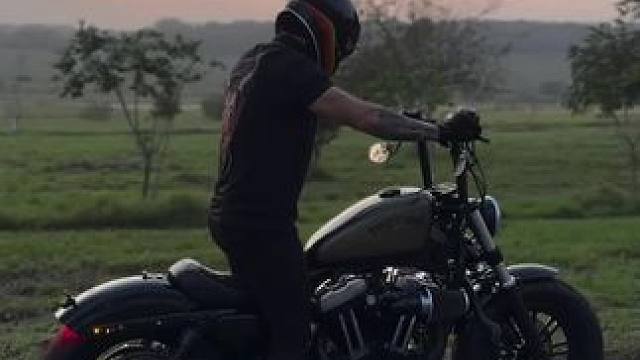 车虽小，动力还是很暴躁的 #复古机车  #哈雷x48 #哈雷883 #烧胎 #机车改装