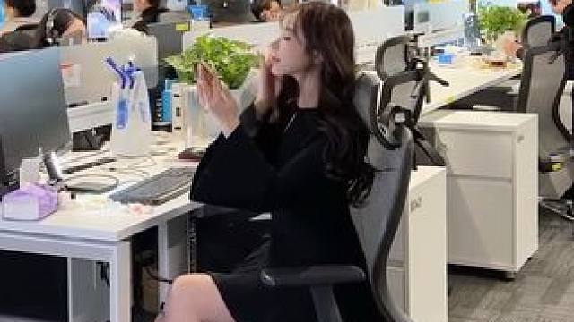 医生：你这脑震荡怎么来的？
我：请看VCR