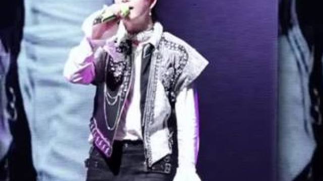 “谁不曾有过贼荒唐的青春”#王栎鑫#陆虎#张远#0713再就业男团 小分队合体演唱《活该》#音乐现场