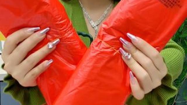 就要过年了!家家户户必备的红色喜庆塑料袋，现在卷到2块99到手60只了!质量非常好，过年装东西必备，