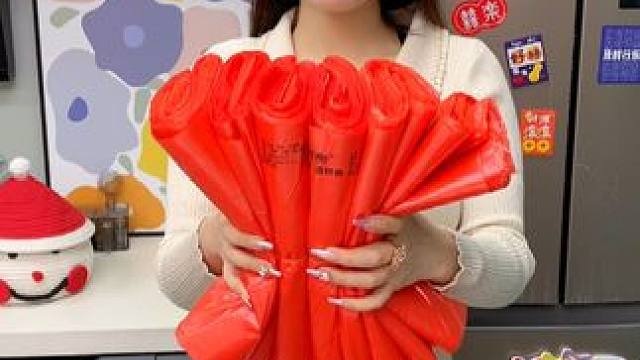 就要过年了!家家户户必备的红色喜庆塑料袋，现在卷到2块99到手60只了!质量非常好，过年装东西必备，