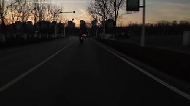 勇敢的人先享受世界 #机车 #日落 #固定机位安全拍摄