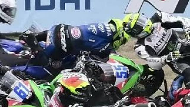 日常摔车，#moto救车摔车 #每个男人都有一个机车梦 #机车压弯 #摩托飙车大赛