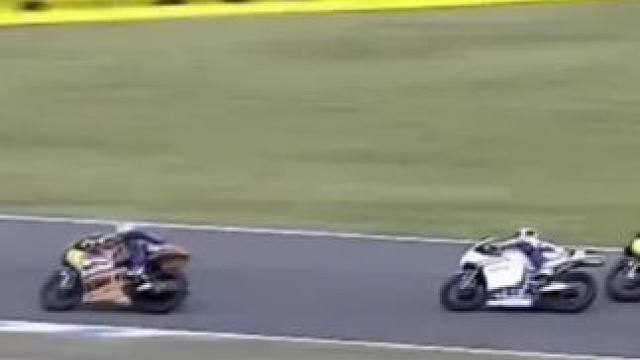 日常摔车，#moto救车摔车 #机车压弯 #每个男人都有一个机车梦 #摩托车比赛 #moto