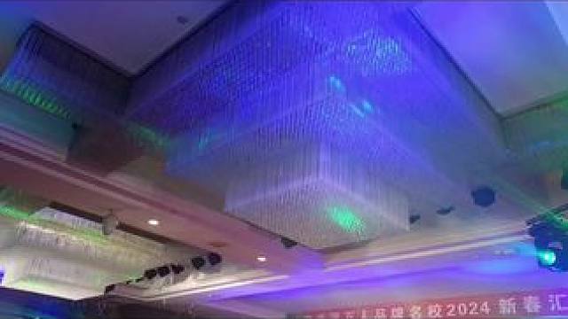 巴音河奥斯登大酒店#心有多大舞台就有多大 #台上一分钟台下十年功 #周末去哪玩 #嗨翻全场 #演出现