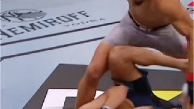 这才是男人该看的比赛，而不是糖果超甜#ufc #mma综合格斗 #拳击与格斗 #八角笼格斗