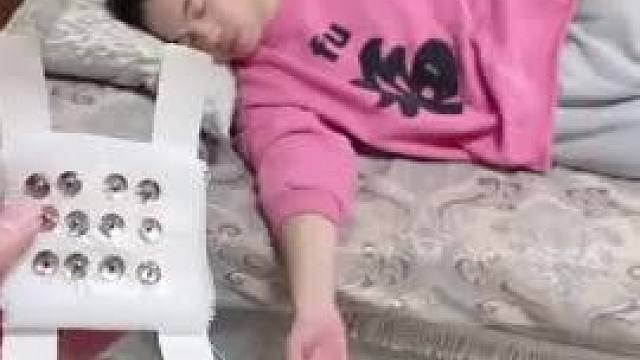 整蛊一下老弟看看