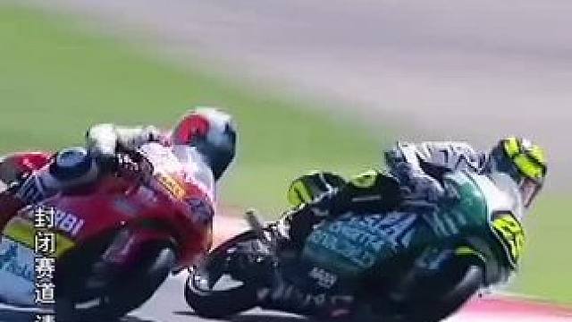 崩溃的瞬间。 #moto救车摔车 #摩托车比赛 #机车压弯 #每个男人都有一个机车梦 #专业车手