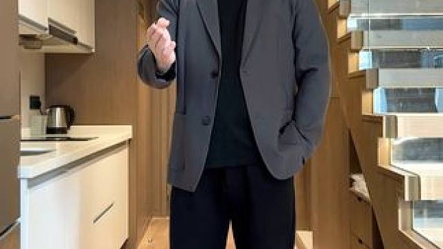 胖子成年后，别再穿的像个孩子了，试试这款小西装，简单干净显气质 #胖男生穿搭   #春季搭配   #