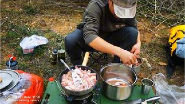 吃吃喝喝玩绳子溜索，快乐一天是一天
#户外 #惊险刺激 #玩的就是心跳 #专业动作请勿模仿 #不走寻