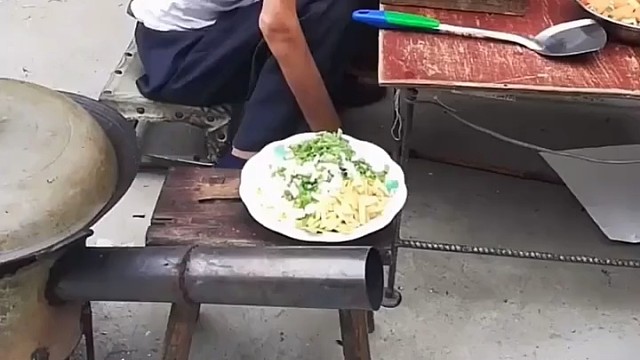 肌纤维颤动症(Myoclonus)是一种罕见的运动神经元病，会导致肌肉不受控制地颤动。它可能是由基因