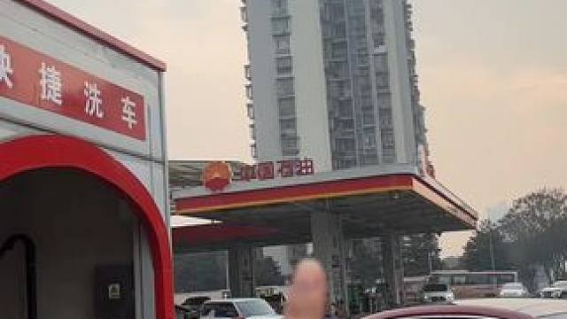 咔咔汽车服务中心，为您的座驾提供专业的维修保养服务，让您的驾驶更加安心、舒适，98元得合成机油保养，