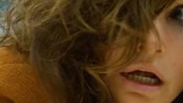 女人在超市抢购过程中，遭到人群拥挤当成去世 #宅家dou剧场  #电影解说  #人性 #惊悚  #悬