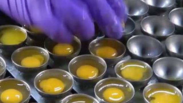 卤#鹌鹑蛋 的制作过程，一口下去就是那种软糯沙沙的口感，平时煮粉泡面来上几颗或者当零食好吃又营养#卤