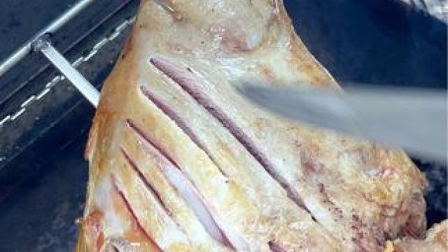 突发状况！师傅从容应对#真材实料才能做出好味道 #同城美食 #团建 #烧烤 #烤全羊