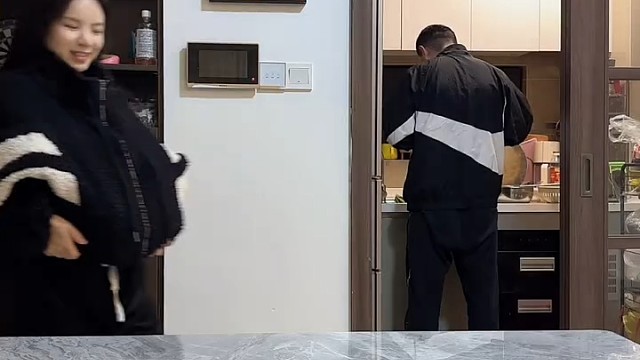 不是去吃席，她是去进货了