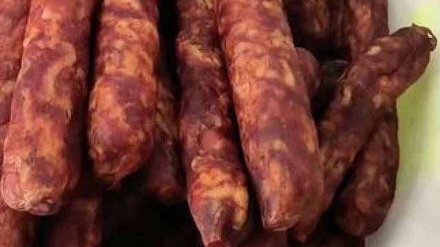 年夜饭上怎么少的了麻辣香肠#年味统统抖出来