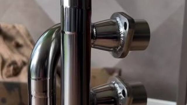 看看艺术品的装车效果 #复古机车 #宝马k100 #caferacer #摩托车排气 #宝马拿铁