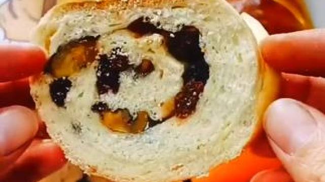 给大家分享在家做大列巴的方法，赶紧做起来试试吧#大列巴 #学会快去试试吧 #懒人美食教学 #美食教程