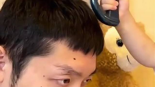 许昕陪儿子运动的画面温馨有趣，大蟒的陪伴让小蛇快乐成长。#乒乓球 #乒乓球