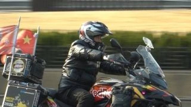 2024.1.7南门
第二期
欢迎南方的朋友来西安品糖葫芦穿汉服骑机车！
快来看看本期有没有你喜欢的