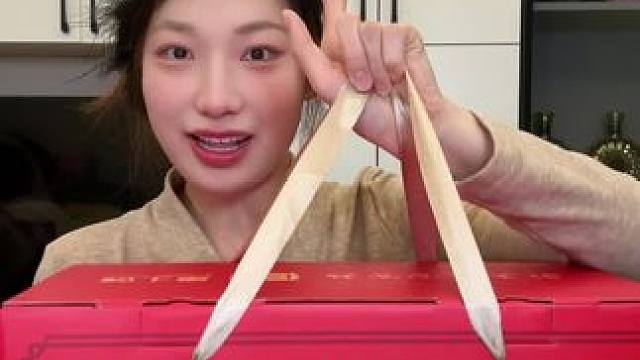 过年的氛围感！粒上皇年货礼盒拉满！
#粒上皇 #年货就买粒上皇#皇家年礼#过年图个啥