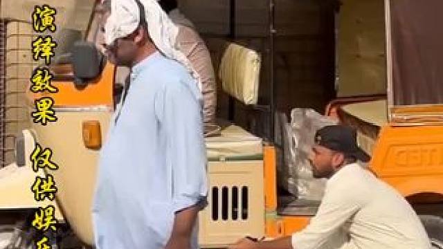 #国外视频分享 #老外真会玩 #实在憋不住就笑出来吧 #街头整蛊 #每日一笑