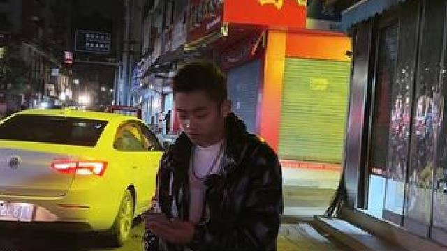 咸丰的环卫叔叔阿姨们真的很热情 能在他们脸上看到笑容我真的挺开心#充满爱的世界 #环卫工人辛苦了 #