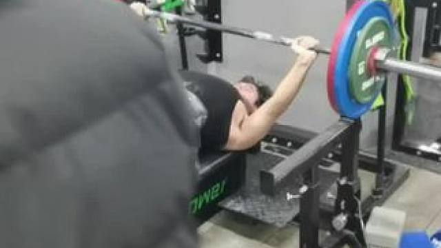 高强度周期补容量#卧推 #力量举入门 #大重量训练