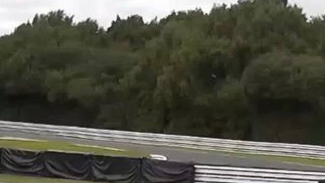 入弯失控摔出赛道！#专业动作请勿模仿 #摩托车比赛 #摩托车 #机车