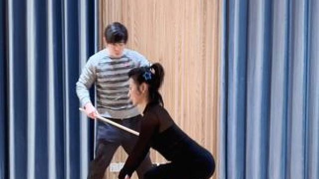 练瑜伽前屈怎么都下不去？方法很重要，记得保存起来，有空练习。#瑜伽 #前屈 #零基础学瑜伽 #瑜伽教