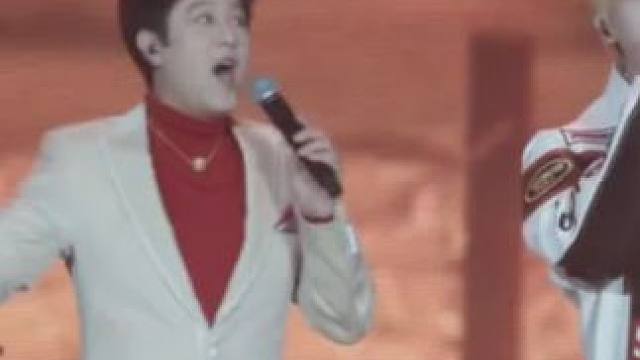 #蔡国庆 老师来#张远 演唱会当嘉宾送了#三百六十五个祝福 吉祥的光环绕着幸运的#0713男团 一起