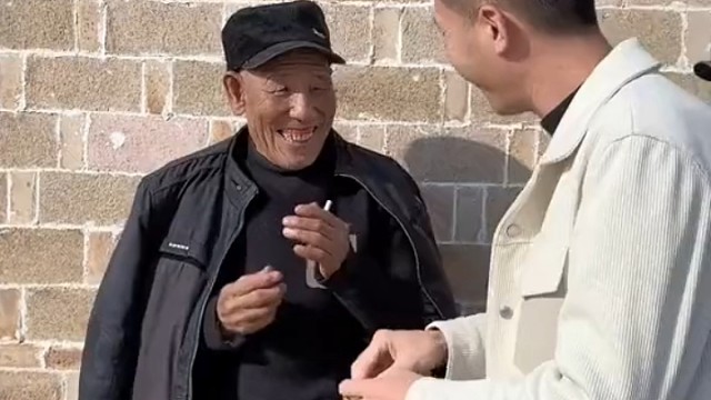 这几个大爷应该不要这么快回去，应该在等等，一会还会发酒