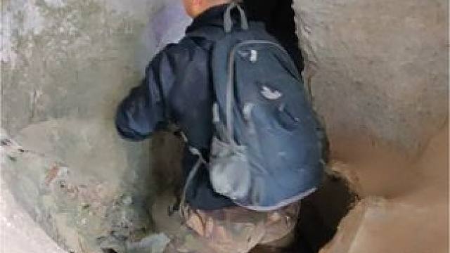 进去看看#难得一见 #惊险刺激 #意不意外 #户外自然探险发现 #请勿模仿