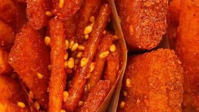 这个小包辣条，还是小时候的味道，小小一包刚刚好！ #好吃到停不下来 #追剧小零食 #零食推荐